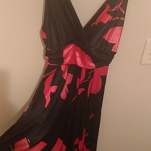 Dress - Picture 2 of 4